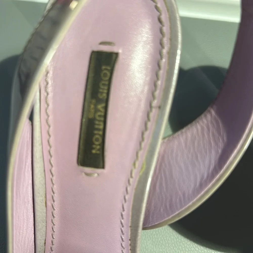 Louis Vuitton strapy heels. Lilac patent leather. size 38 1/2. - Picture 6 of 7
